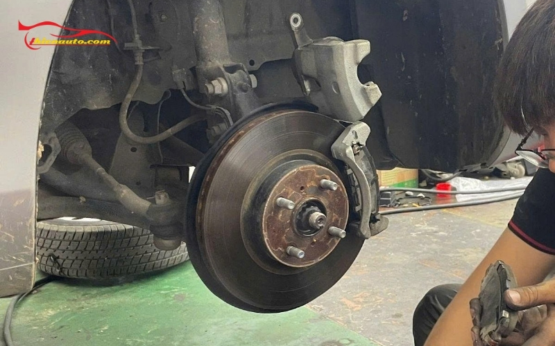 Hướng dẫn cách vệ sinh phanh đĩa ô tô Suzuki các bước dễ hiểu