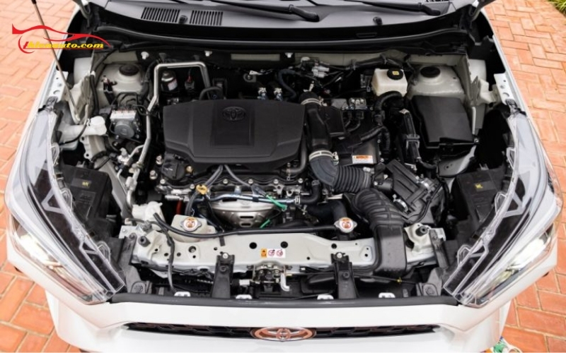 Khoang động cơ Toyota Yaris Cross chi tiết