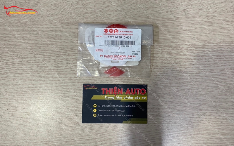 Dẫn hướng – miếng đệm nhựa tỳ tay ghế sau Suzuki XL7/Ertiga