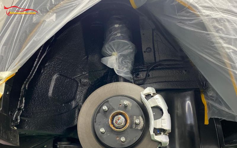 Phủ gầm Suzuki XL7 hốc bánh xe