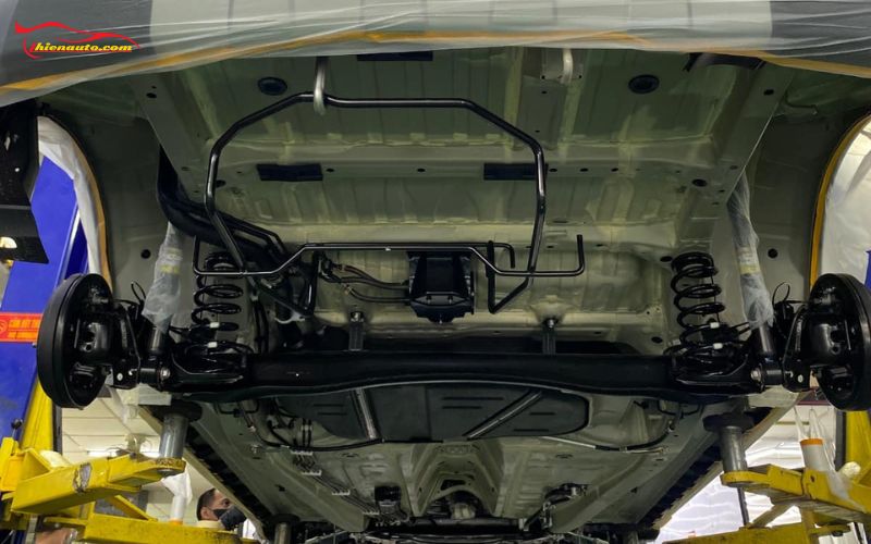 Phủ gầm Suzuki XL7 nên được thực hiện ngay từ đầu giúp ngăn ngừa rỉ sét