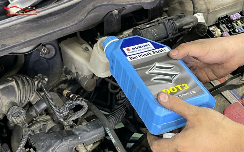 Bảo dưỡng Suzuki XL7 sau 140000km màn ODO: Thay dầu phanh Suzuki Dot3