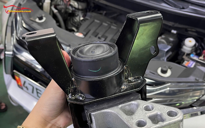 Nên lựa chọn ưu tiên thay thế cao su chân máy chất lượng chính hãng 