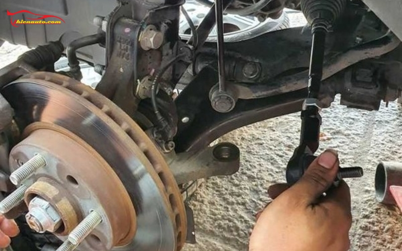 Khi nào cần thay rotuyn lái ô tô? Dấu hiệu hư hỏng cách khắc phục