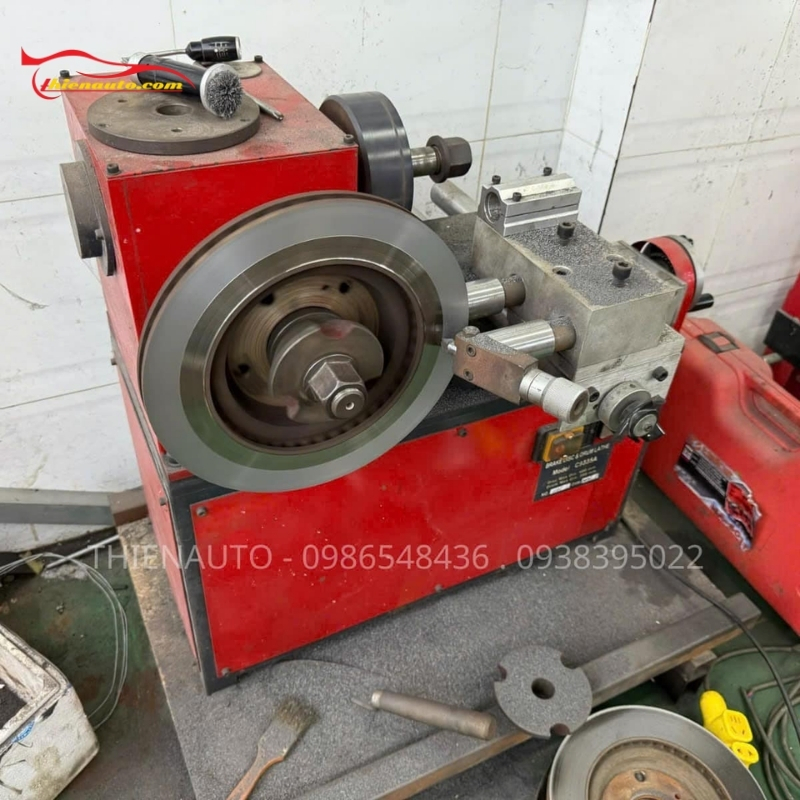 Máy láng đĩa phanh tại gara Phukiensuzki