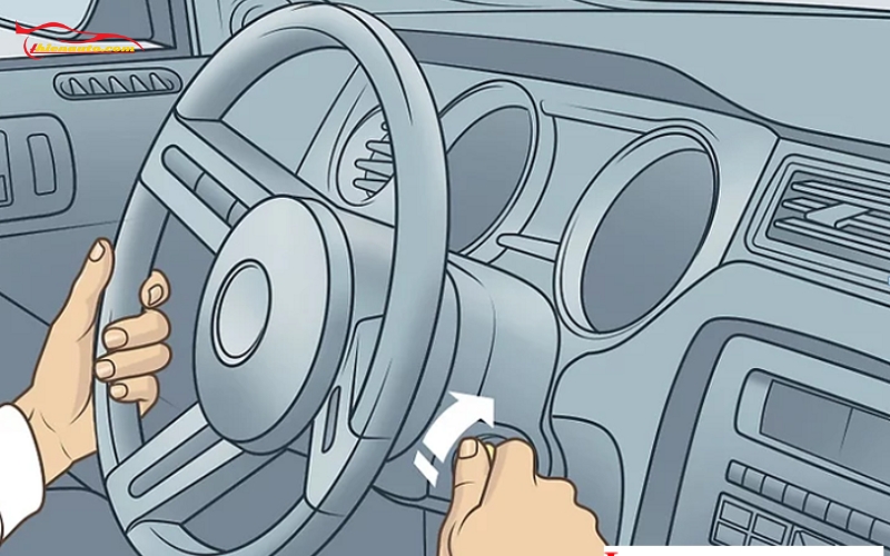 Sau đó vặn chìa khóa nhẹ nhàng, không dùng lực mạnh