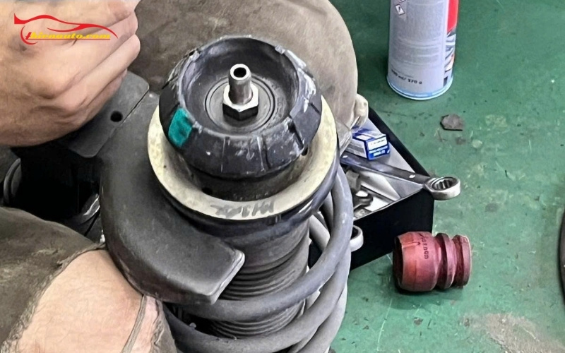 Khi nào cần thay bát bèo giảm xóc ô tô? Dấu hiệu nhận biết bát bèo hỏng