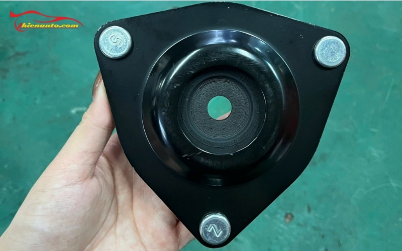 Khi nào cần thay bát bèo giảm xóc ô tô? Dấu hiệu nhận biết bát bèo hỏng