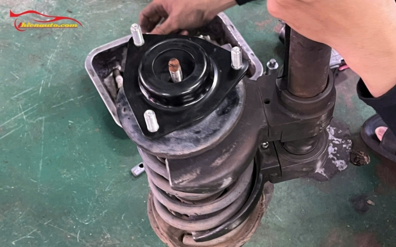 Khi Nào Cần Thay Bát Bèo Giảm Xóc? Lưu Ý Quan Trọng