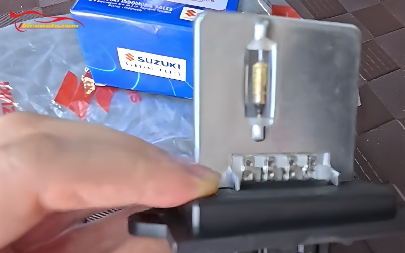 Thay điện trở quạt dàn lạnh Suzuki