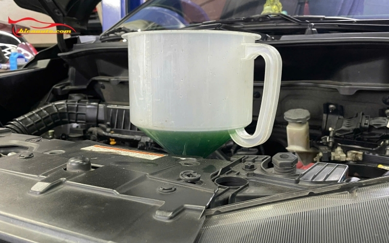 Bảo dưỡng ô tô trước Tết: Thay nước làm mát ô tô