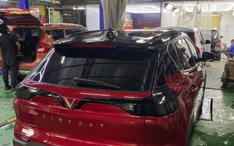 Dán decal xe ô tô nóc màu đen