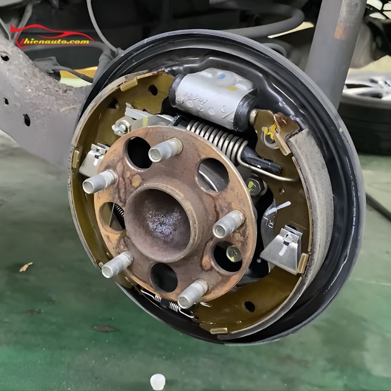 Hình ảnh thực tế phanh tang trống ô tô Suzuki