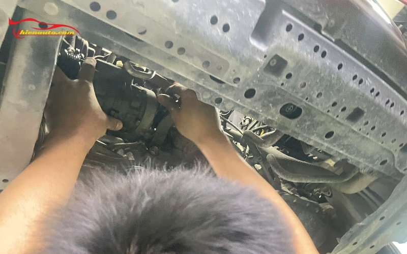 Lốc lạnh Suzuki XL7 điều khiển thông qua ly hợp từ