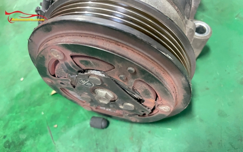 Lốc lạnh XL7 bị gãy mặt hít