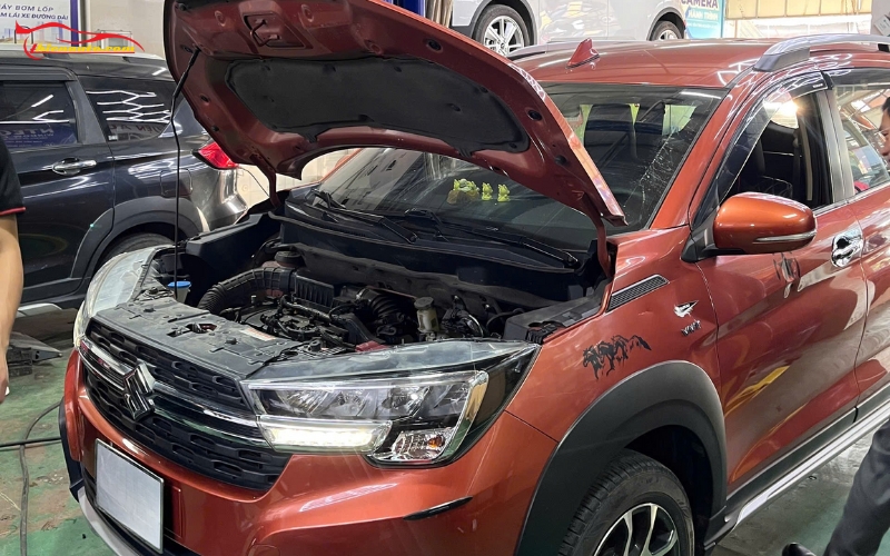 Dấu hiệu cần thay cao su chân máy Suzuki XL7: Xe rung lắc mạnh khi di chuyển