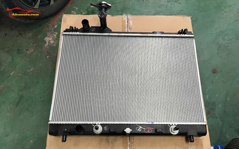 Thay mới két nước làm mát động cơ ô tô Suzuki 