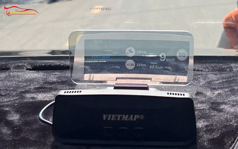 Suzuki XL7 Hybrid lắp HUD H50 hiển thị tốc độ giới hạn, cảnh báo biển báo, camera phạt nguội 