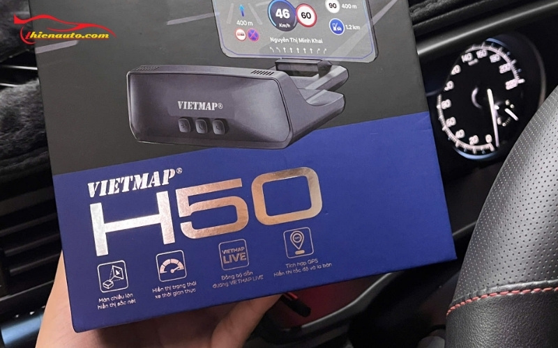 HUD Suzuki XL7 hiển thị thông tin lên kính lái, dễ dàng quan sát