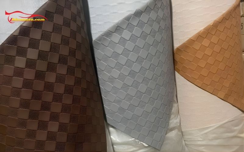 Bọc trần 8D Suzuki Ertiga có thiết kế ôm sát và hiệu ứng hình thoi độc đáo