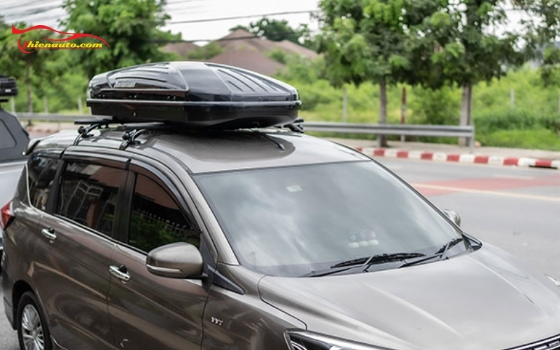 Cốp nóc phi thuyền Suzuki Ertiga màu nâu đồng bộ với màu ngoại thất