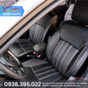 Mẫu ghế da Suzuki XL7: Các đường may múi dọc chạy từ tựa lưng xuống mặt ghế