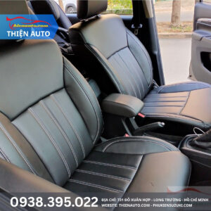 Mẫu ghế da Suzuki XL7 với họa tiết sọc dọc