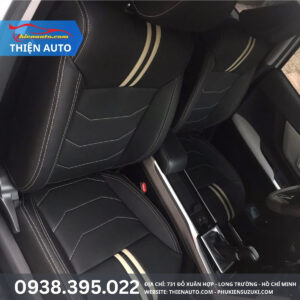 Mẫu ghế da Suzuki XL7 kết hợp với các đường sọc dọc ở tựa lưng