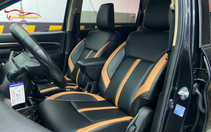 Mẫu ghế da Suzuki Ertiga phối 2 màu đen - cam