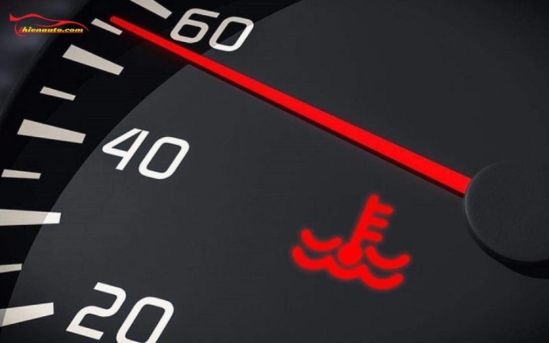 Dấu hiệu xe hết nước làm mát: Đèn hoặc ký hiệu hết nước làm mát bật sáng