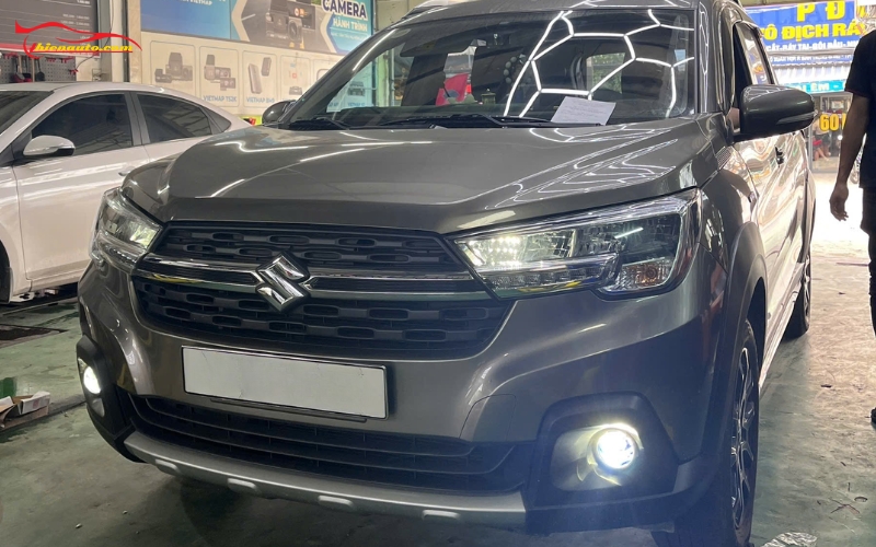 Độ đèn bi gầm Suzuki XL7 thương hiệu đèn XLight F10 Pro V2