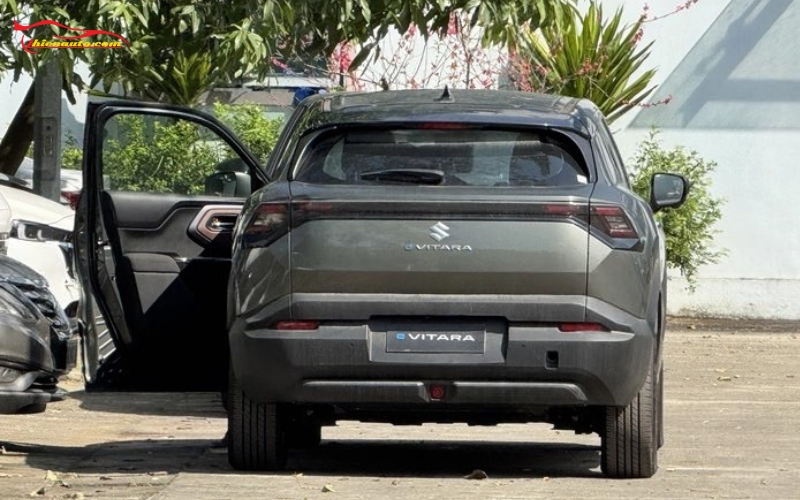 Suzuki eVitara ra mắt Việt Nam đã được bắt gặp tại trung tâm thử nghiệm khí thải ở Hà Nội