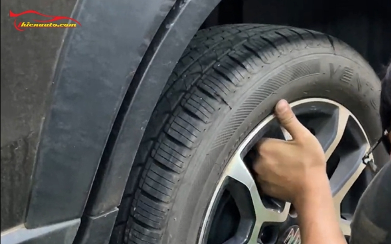 Suzuki XL7 thay phuộc sau KYB chính hãng