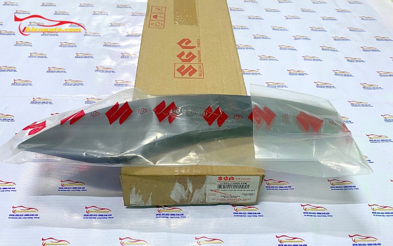 Ốp cửa sau phải Suzuki XL7 77550-73R00-5PK