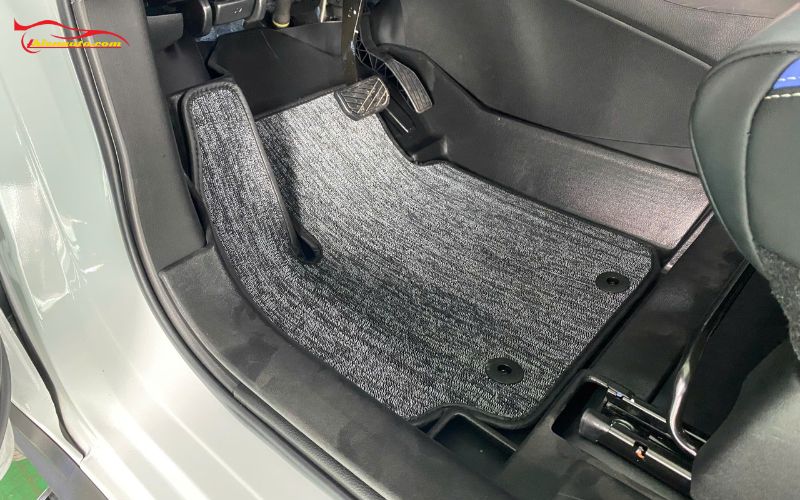 Phụ kiện Suzuki XL7 2026: Thảm lót sàn nhựa TPE có khóa cố định