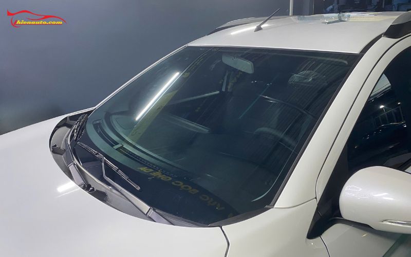 Phụ kiện Suzuki XL7 2026: Dán phim cách nhiệt 3M kính lái
