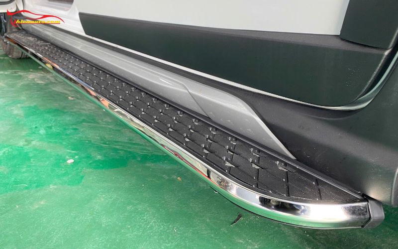 Phụ kiện Suzuki XL7 2026: Bậc bệ bước chân lên xuống xe