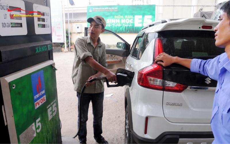 Ô tô Suzuki nên đổ xăng E5 hay E10